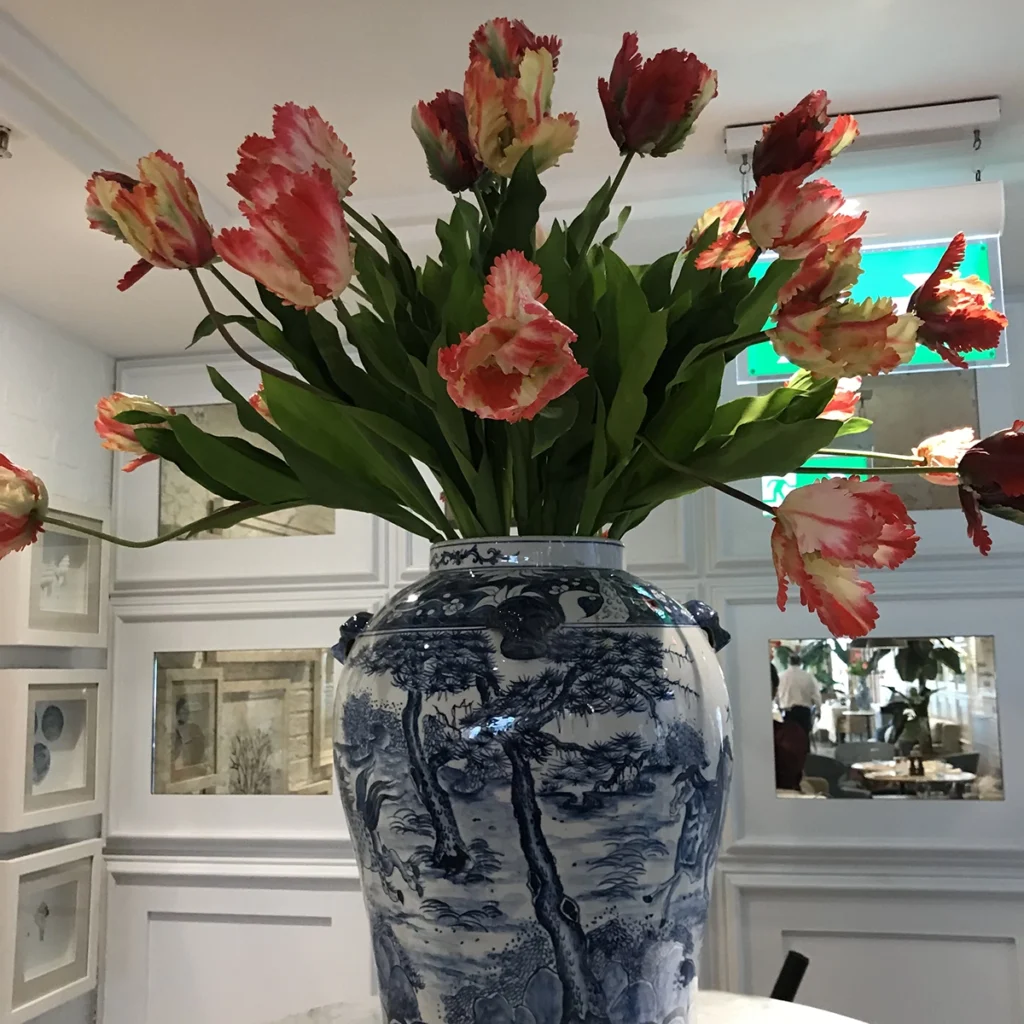 TV Oriental vase of flowers