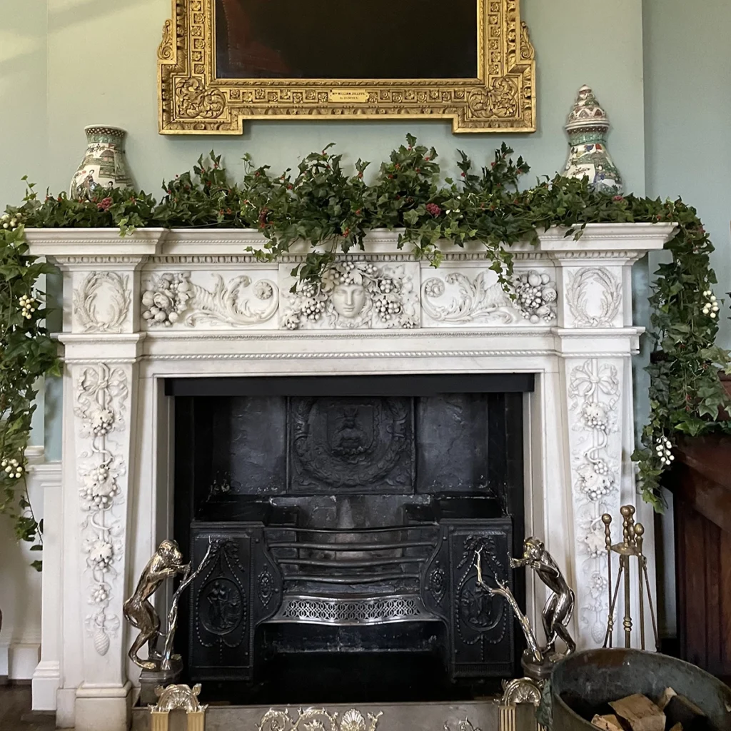 TV Christmas fireplace display
